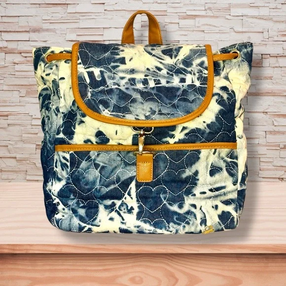 Betsey Johnson | Bags | Show Giveaway Betsey Johnson Luv  display picture 2